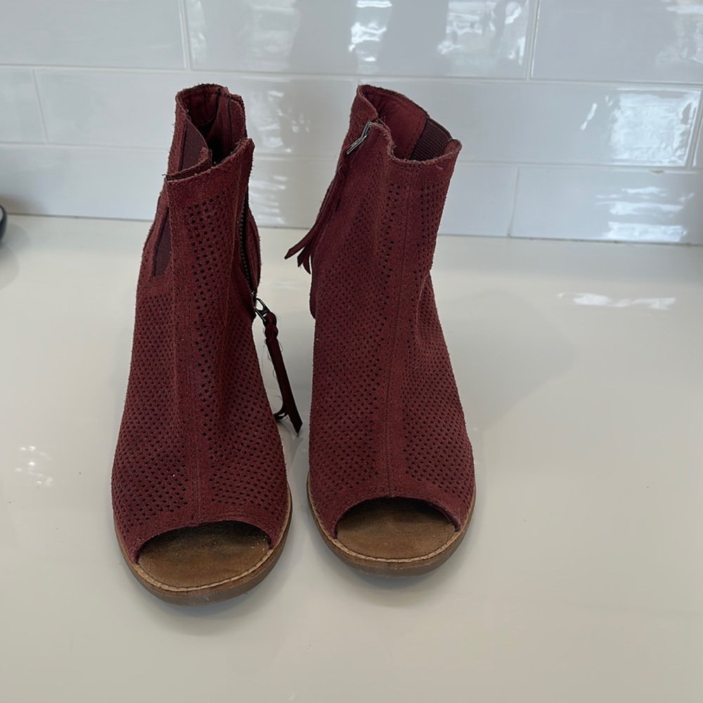 Toms Heeled Open Toe Booties size 8